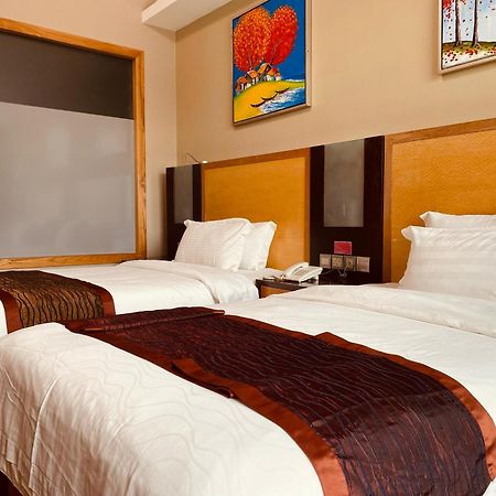 Meritz Hotel Miri Eksteriør bilde