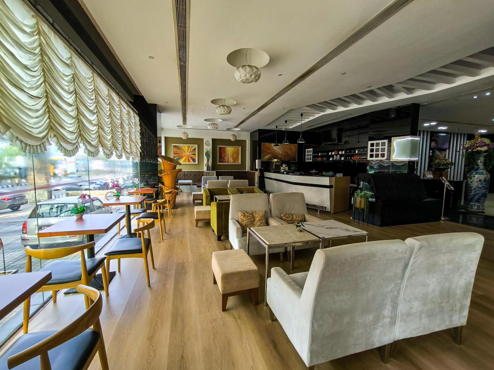Meritz Hotel Miri Eksteriør bilde